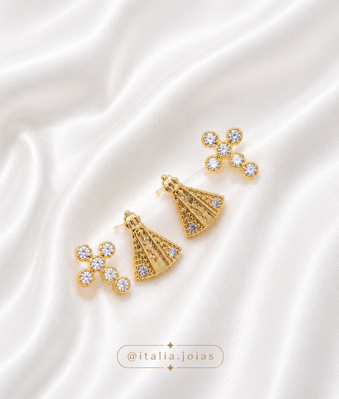 Brincos dourados de Nossa Senhora e cruz com zircônias