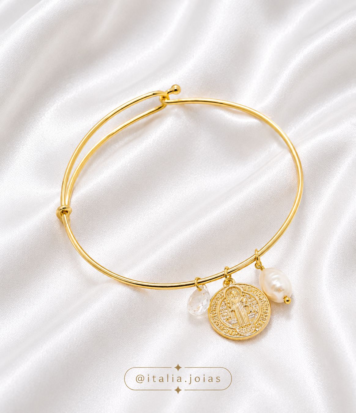 Pulseira aro dourada com medalha pérola e cristal