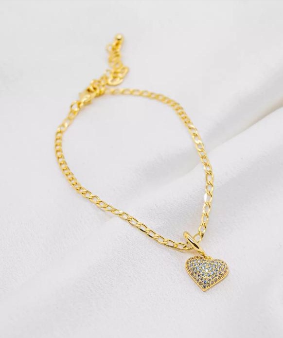 Pulseira grumet dourada com coração cravejado