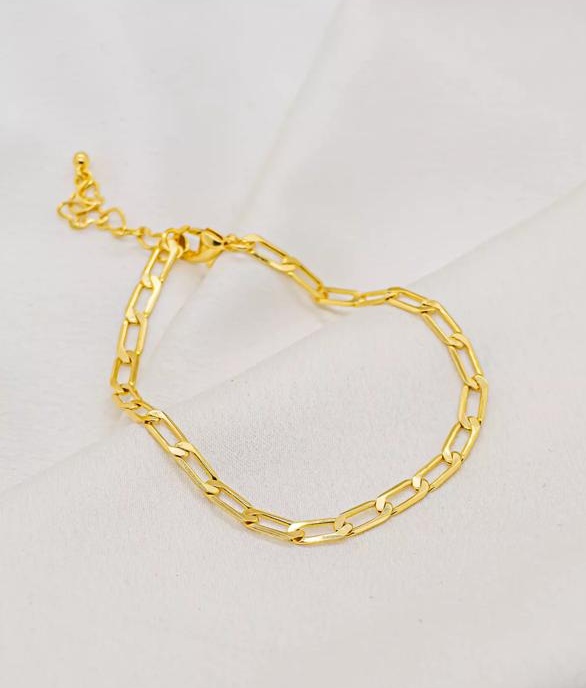 Pulseira dourada com elos alongados