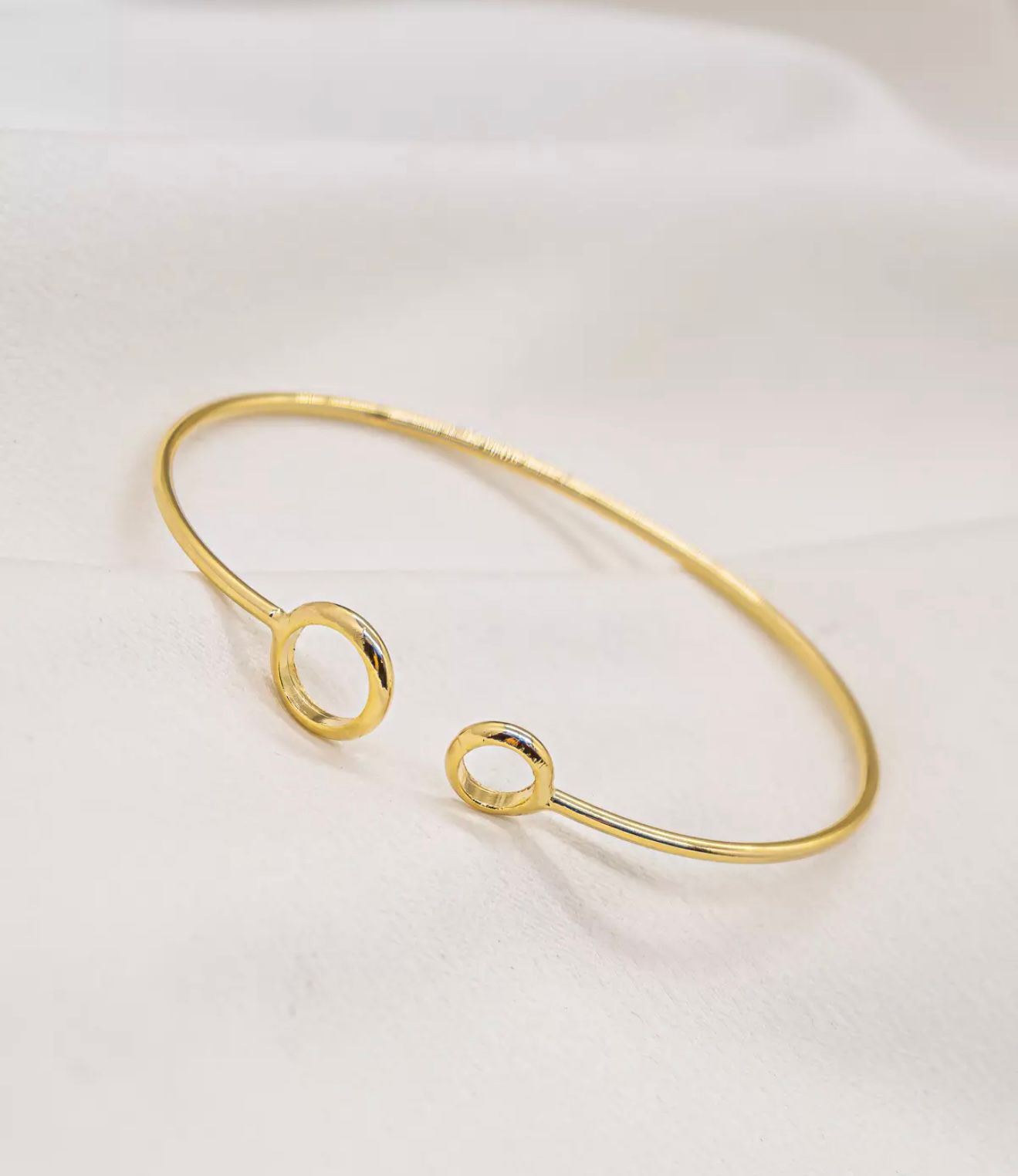 Pulseira em banho de ouro com aros frontais