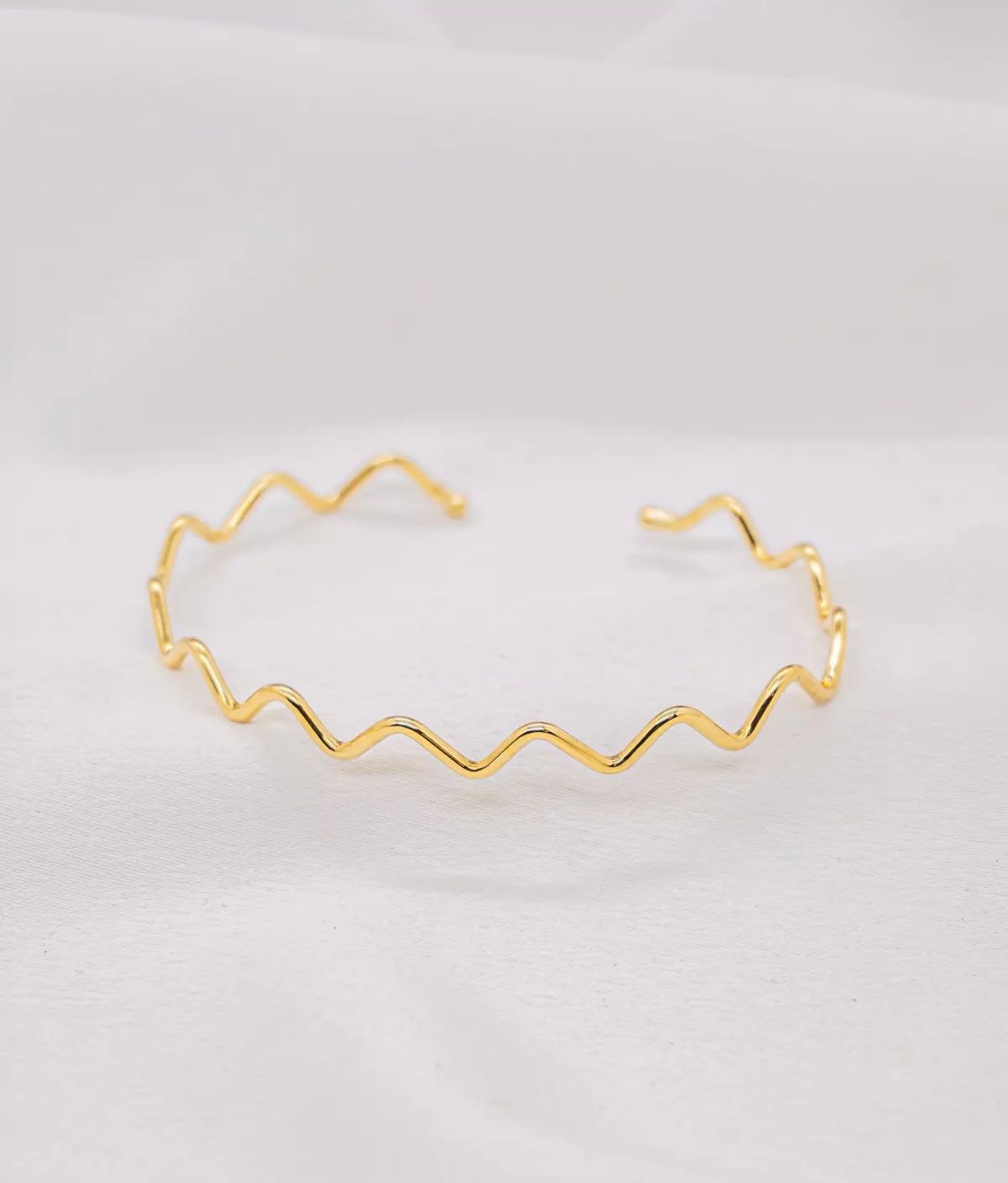 Pulseira ondulada em banho de ouro