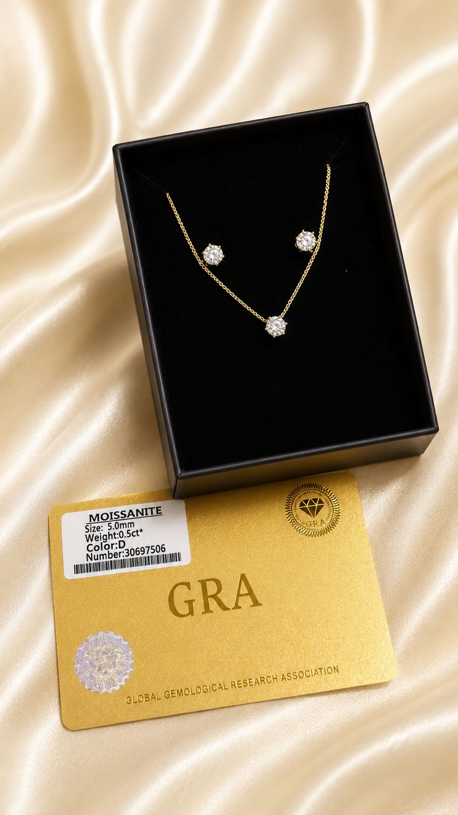 Conjunto ponto de luz em banho de ouro com moissanites de 5 mm